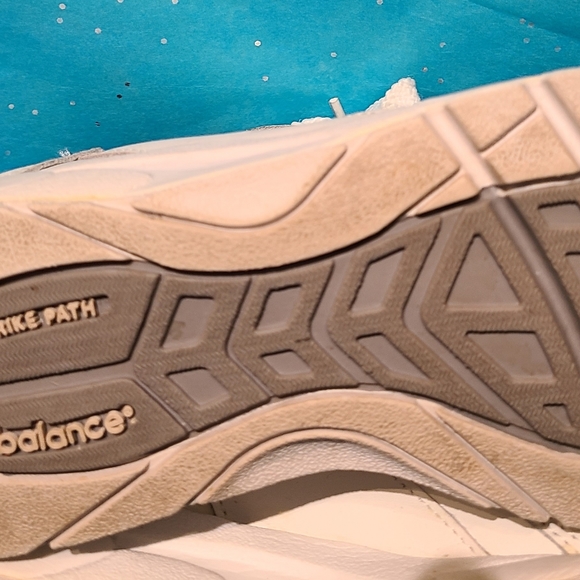 New Balance Men's White Walking Shoes, Size: 6.5 Color: White - Picture 4 of 4